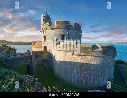 St Mawes Castel difensivo costiero Tudor fortezze (1540) costruita per il re Enrico VIII, Colchester, Inghilterra Foto Stock