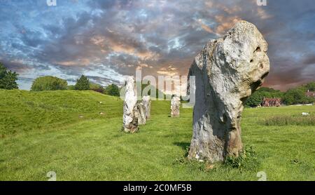 Avebury Neolitico in piedi cerchio di pietra il più grande in Inghilterra, Wiltshire, Inghilterra, Europa Foto Stock