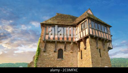 La torre nord a graticcio costruita nel 1280, la più bella casa padronale medievale fortificata d'Inghilterra, il Castello di Stokesay, Shropshire, Inghilterra Foto Stock