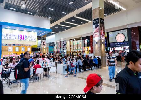 Vista interna del Dubai Mall - il centro commerciale piu' grande del mondo Foto Stock