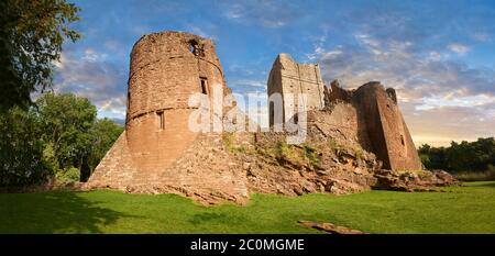 Il XII secolo normanna medievale rovine del castello di Goodrich fortificazioni, Goodrich, Herefordshire, Inghilterra Foto Stock