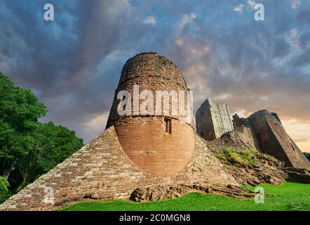 Il XII secolo normanna medievale rovine del castello di Goodrich fortificazioni, Goodrich, Herefordshire, Inghilterra Foto Stock