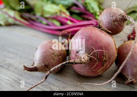 Barbabietole rosse sul tavolo del kichen Foto Stock