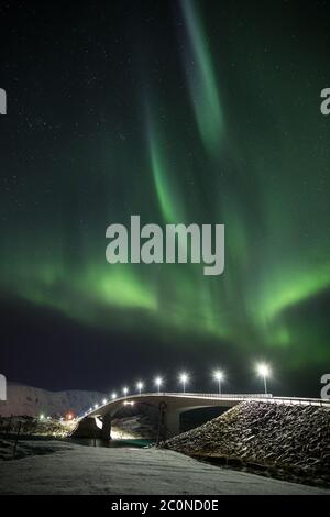 L'aurora settentrionale sui ponti di Fredvang. Foto Stock