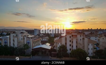 Vista panoramica dell'antenna laterale. Side è una città vicino ad Antalya, sulla costa meridionale del Mediterraneo della Turchia. Foto Stock