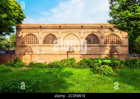 La Moschea Sidi Saiyyed ni Jali è una delle moschee più famose della città di Ahmedabad nello stato del Gujarat in India Foto Stock