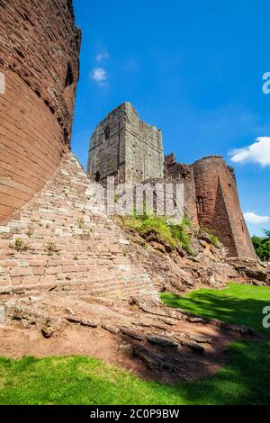 La Grande Torrente e la torre sud-est del Castello di Goodrich, Inghilterra Foto Stock