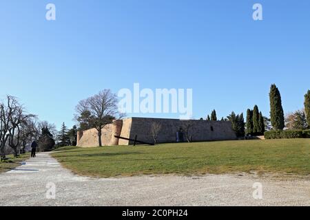 La Fortezza di Albornoz si trova nel Parco della resistenza di Urbino Foto Stock