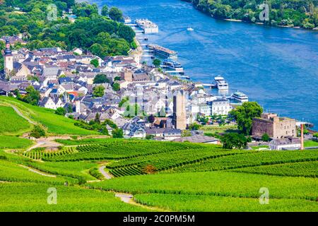 Vigneti, Rudesheim am Rhein e Bingen am Rhein antenna città vista panoramica della Valle del Reno, Germania Foto Stock