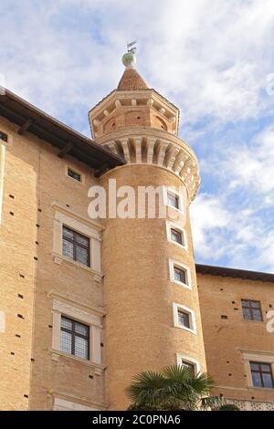 URBINO, ITALIA - 3 GENNAIO 2019. Palazzo Ducale, oggi museo, a Urbino. Regione Marche, Italia Foto Stock