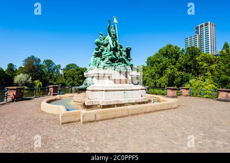 Padre Reno e le sue figlie monumenti vicino al K21 Collezione d'arte museo nella città di Dusseldorf in Germania Foto Stock