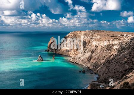 capo Fiolent mare, acqua azzurra dopo tempesta, nuvole Foto Stock