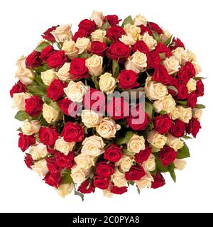 Bel bouquet di rose rosse isolato su bianco Foto Stock