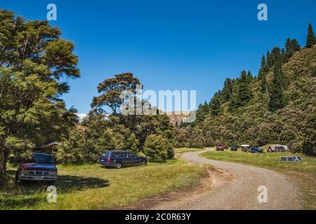 Campeggiatori al campeggio Kuripapango, Kaweka Range Mountains, Kaweka Forest Park, Hawke's Bay Region, North Island, Nuova Zelanda Foto Stock