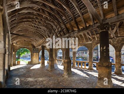 Il mercato Hall risalente al 1627, Chipping Campden, Cotswolds, Gloucestershire, Inghilterra, Regno Unito Foto Stock