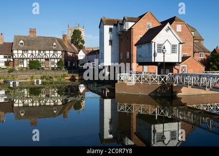 Abbey Mill e Tewkesbury Abbey sul fiume Avon, Tewkesbury, Gloucestershire, England, Regno Unito, Europa Foto Stock