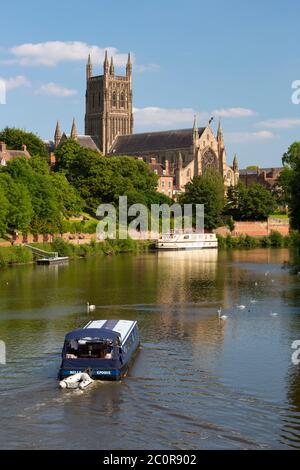 Cattedrale di Worcester e il fiume Severn, Worcester, Worcestershire, England, Regno Unito, Europa Foto Stock