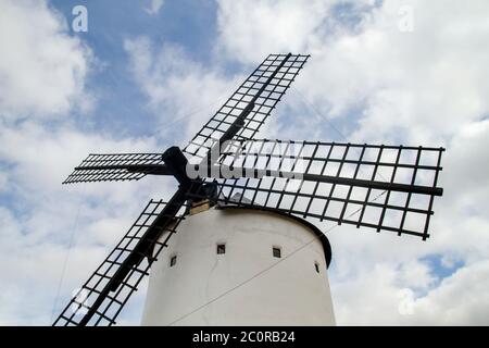 Mulino a vento tradizionale a Castilla la Mancha, Spagna Foto Stock