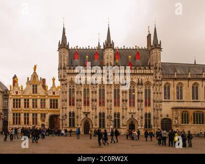 Piazza Burg con il municipio di Bruges, Belgio Foto Stock