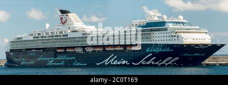 Mein Schiff 2: Una delle navi da crociera Century Class operate da TUI Cruises. Visto qui al porto di Ibiza Foto Stock