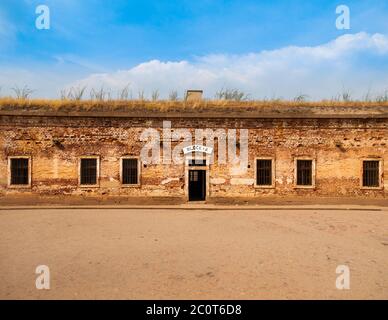 Porta d'ingresso al blocco a del campo di concentramento di Terezin, Repubblica Ceca Foto Stock