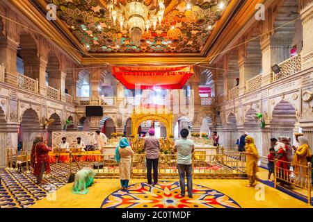 New DELHI, INDIA - 06 OTTOBRE 2019: Gurudwara Sis Ganj Sahib interior, uno dei nove Gurdwaras storici a Nuova Delhi in India Foto Stock