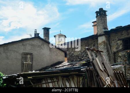 Il piccolo villaggio di Miralago nella Val di Poschiavo, Svizzera. Foto Stock