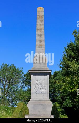 Il 49 ° (West Riding) Fanteria Division Memorial vicino al cimitero Essex Farm (1914-1918) a Ypres, Belgio Foto Stock