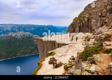 Predicatori pulpito Rock nel fiordo Lysefjord - Norvegia Foto Stock