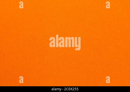 Alta risoluzione primo piano di tessuto in feltro arancione brillante tessuto ruvido tessuto di colore arancio per sfondi e per carta da parati un oran intenso Foto Stock