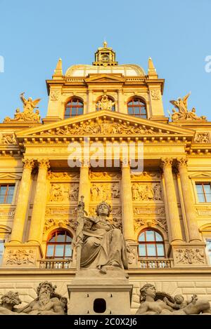 Vista dettagliata del Museo Nazionale ceco a Praga, Repubblica Ceca. Foto Stock