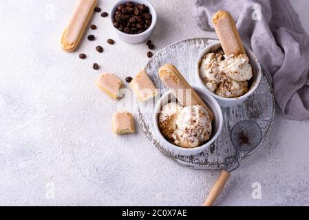 Gelato al tiramisù. Dessert italiano Foto Stock