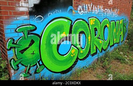 Corona Virus Stay Away From Me, vernice spray art, per Covid-19 pandemic 2020 blocco, infezioni, morti, Warrington, Cheshire, Inghilterra, Regno Unito Foto Stock