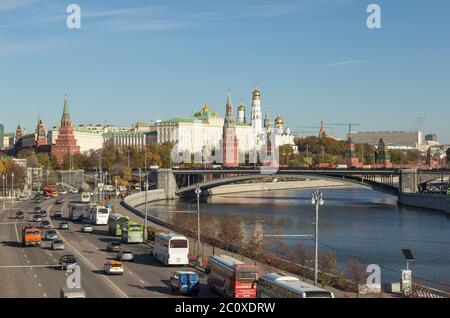 Famoso del Cremlino di Mosca e il fiume Moskva, Russia Foto Stock
