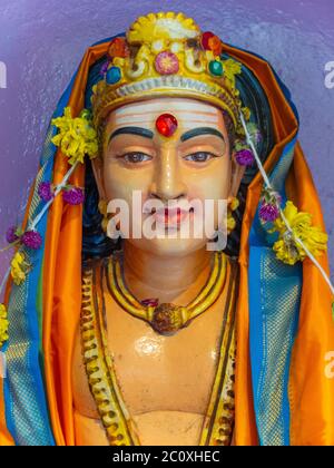 Omicidi indù (divinità o statue cerimoniali). Tempio di Sri Mariamman. Chinatown. Singapore Foto Stock