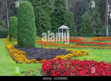 WA16736-00...WASHINGTON - aiuole colorate nel giardino di Duncan al Mamito Park a Spokane. Foto Stock