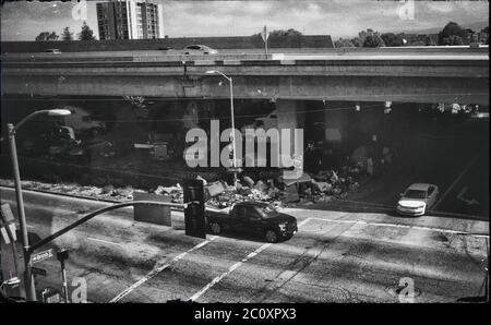 Vista del sottopassaggio della superstrada in San Leandro California Foto Stock