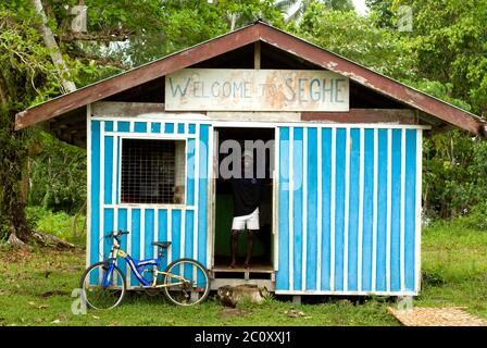 Ufficio aeroportuale Solomon Airlines a Seghe, Laguna di Marovo, Provincia Occidentale, Isole Salomone Foto Stock