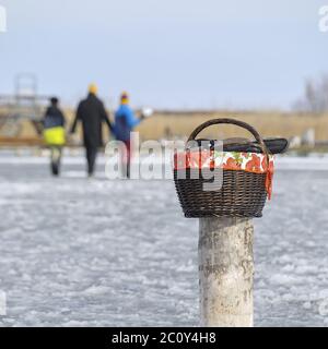 A piedi sul ghiaccio del Lago di Neusiedl Foto Stock