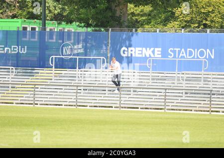 Oliver Kreuzer KSC Geschäftsführer Sport mit Christian Eichner Trainer karlsruher SC Foto Stock