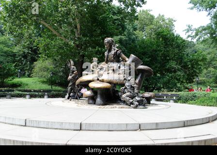 Alice nel paese delle meraviglie a Central Park Foto Stock