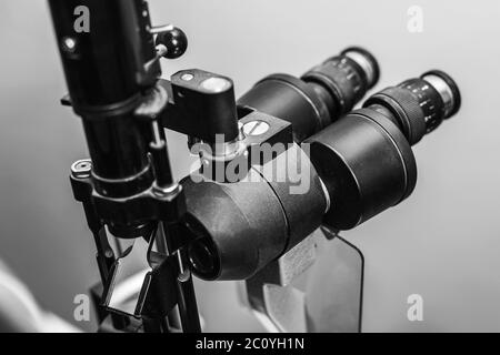 Medical all'ottico optometrista le attrezzature utilizzate per gli esami oculistici Foto Stock