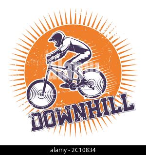 L'emblema del pilota scende dalla montagna. Effetto grunge, iscrizione Downhill. Illustrazione Vettoriale