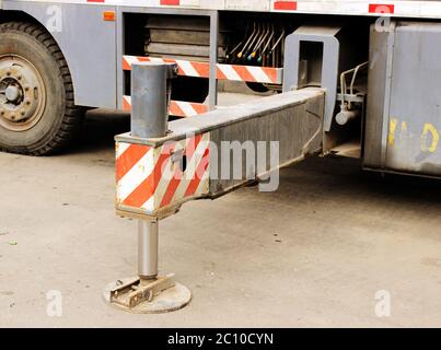 Carrello outrigger stabilizzare le gambe estese. Foto Stock