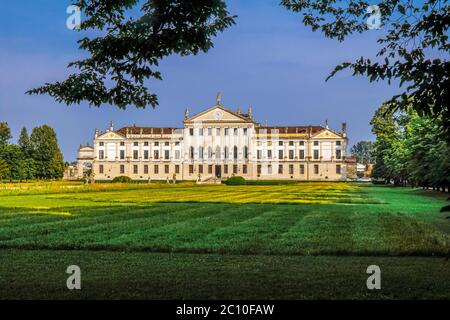 Italia Veneto - Riviera del Brenta - Stra Villa Pisani - Vista dal giardino Foto Stock