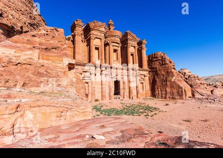 Petra, Giordania. Al-Khazneh (il Tesoro) a Petra, la capitale dell'antico regno Nabateo. Foto Stock