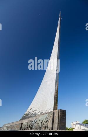 MOSCA, RUSSIA - 31 MAGGIO 2016: Museo dello spazio. Monumento ai Conquistatori Foto Stock