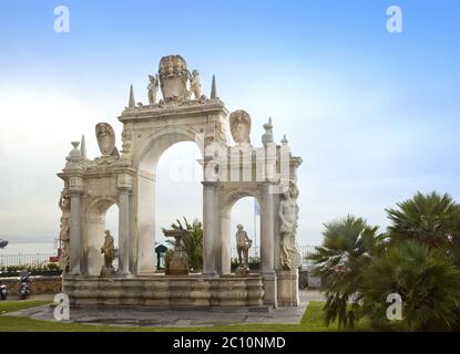 Fontana di Immacolata al mare a Napoli - Italia Foto Stock