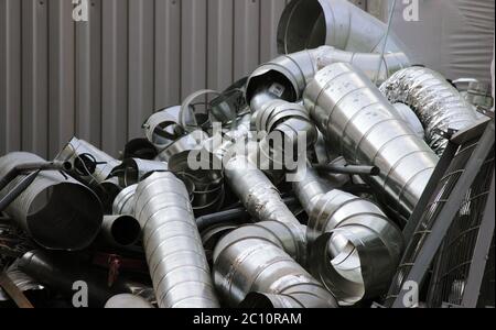 Rifiuti della produzione di acciaio zincato condotti di ventilazione Foto Stock