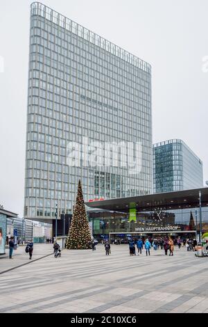 Stazione ferroviaria centrale di Vienna (Hauptbahnhof) con vista esterna, Vienna, Austria Foto Stock